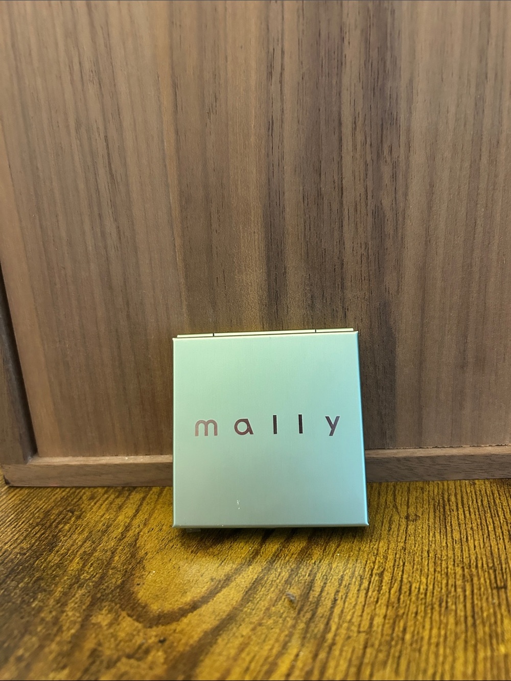 Mally Effortless Airbrush Eyeshadow Sugarplum NEW Purple Shimmer - Picture 2 of 3